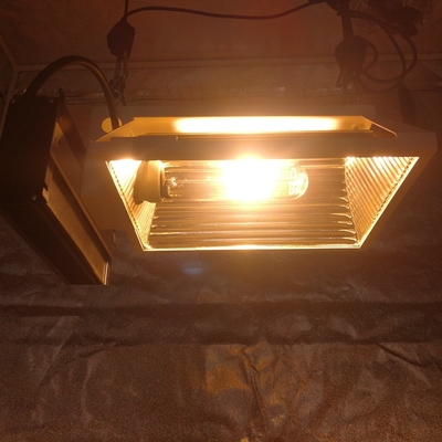 L'aria PAR più il dispositivo orizzontale della luce progressiva di CMH 150W per 2X2 coltiva la tenda
